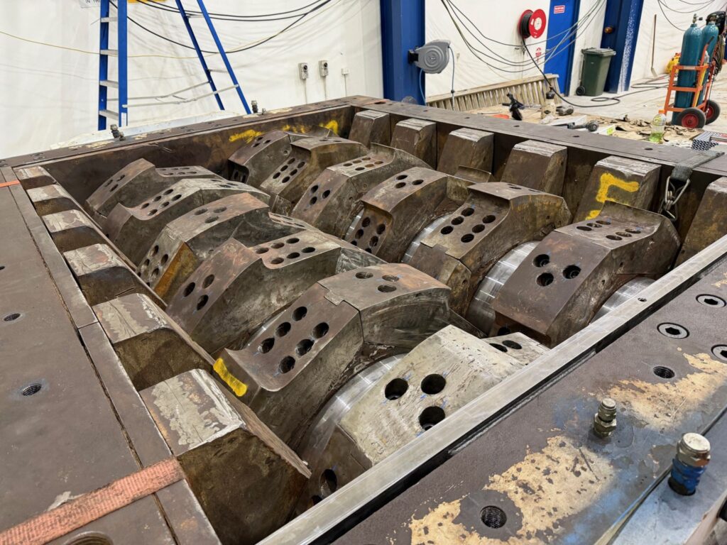 The damaged cutters of a client shredder as it arrived at the workshop
