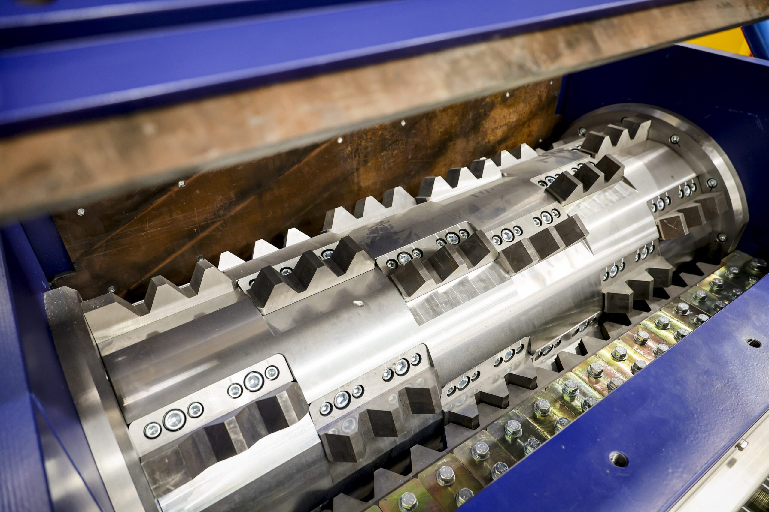 The open cutting chamber of an Eilbeck rasper, with its knife rotor and counter knives